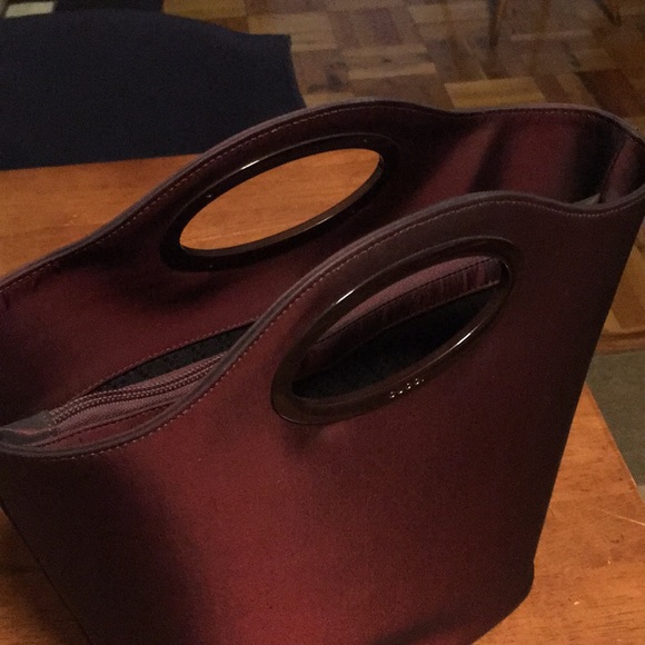 Gucci Handbags - Gucci burgundy handbag